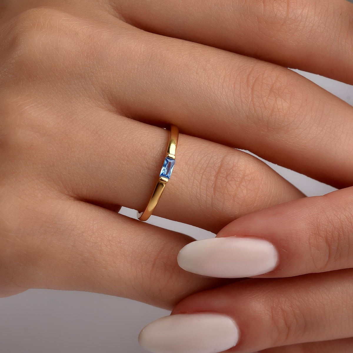 Baguette family ring in sterling silver finish