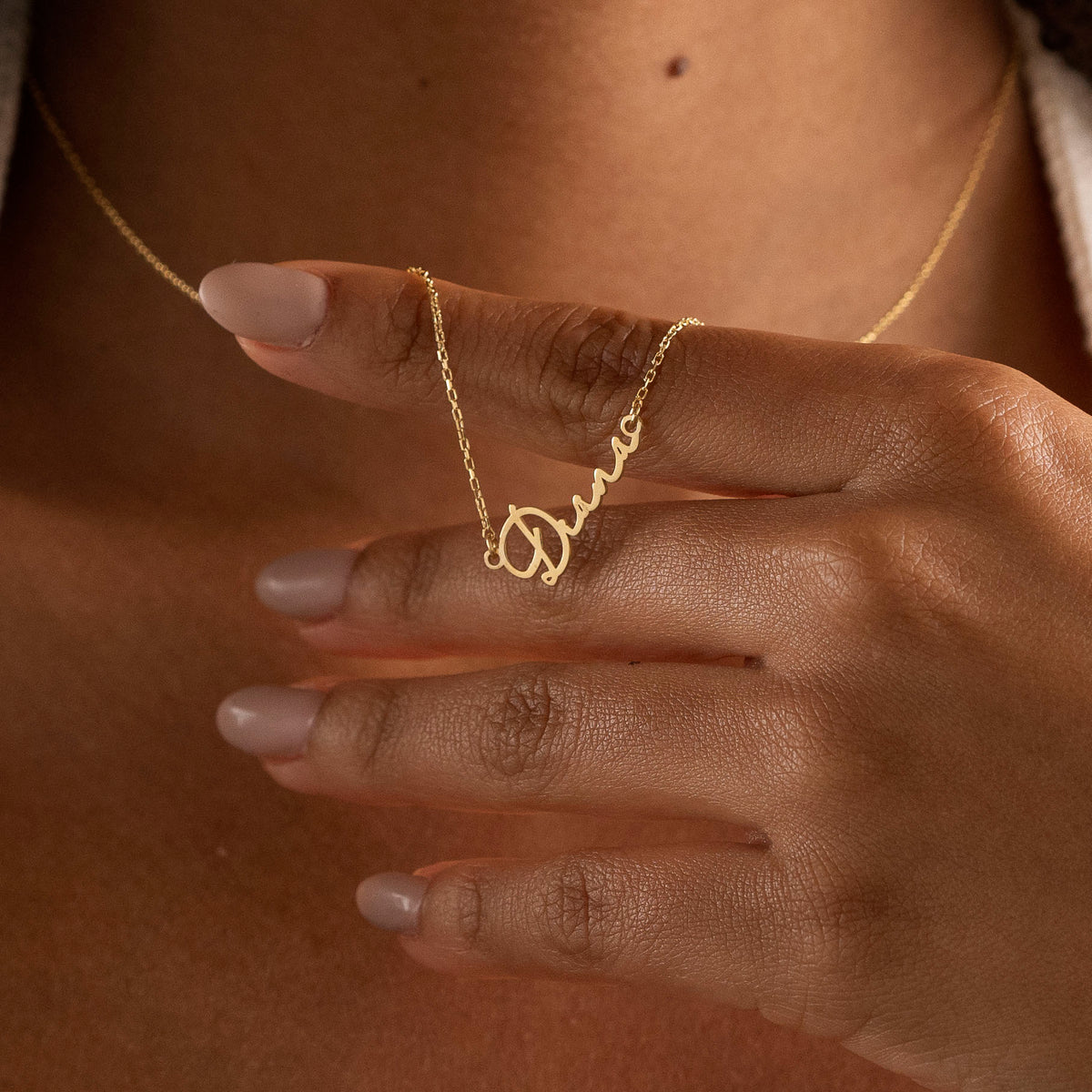 Gold script name necklace detail – view 8