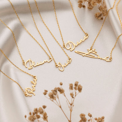 Gold script name necklace – view 2