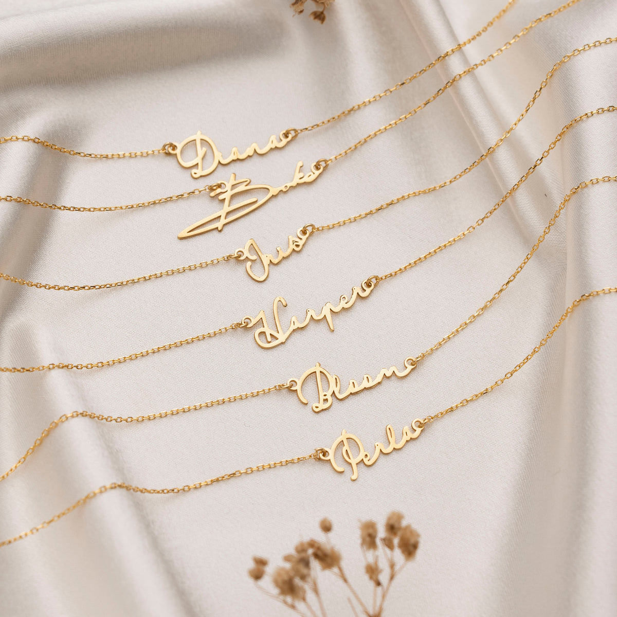 Custom script name necklace – view 9
