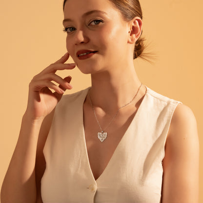 Botanical Leaf Pendant Necklace – Nature-Inspired Jewelry