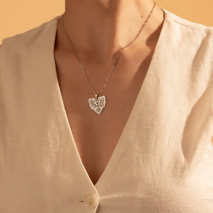 Botanical Leaf Pendant Necklace – Nature-Inspired Jewelry