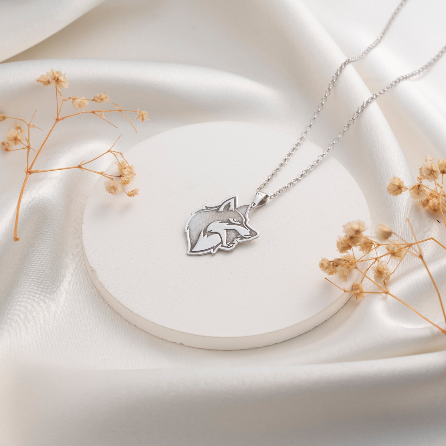 Detailed silver wolf head pendant necklace