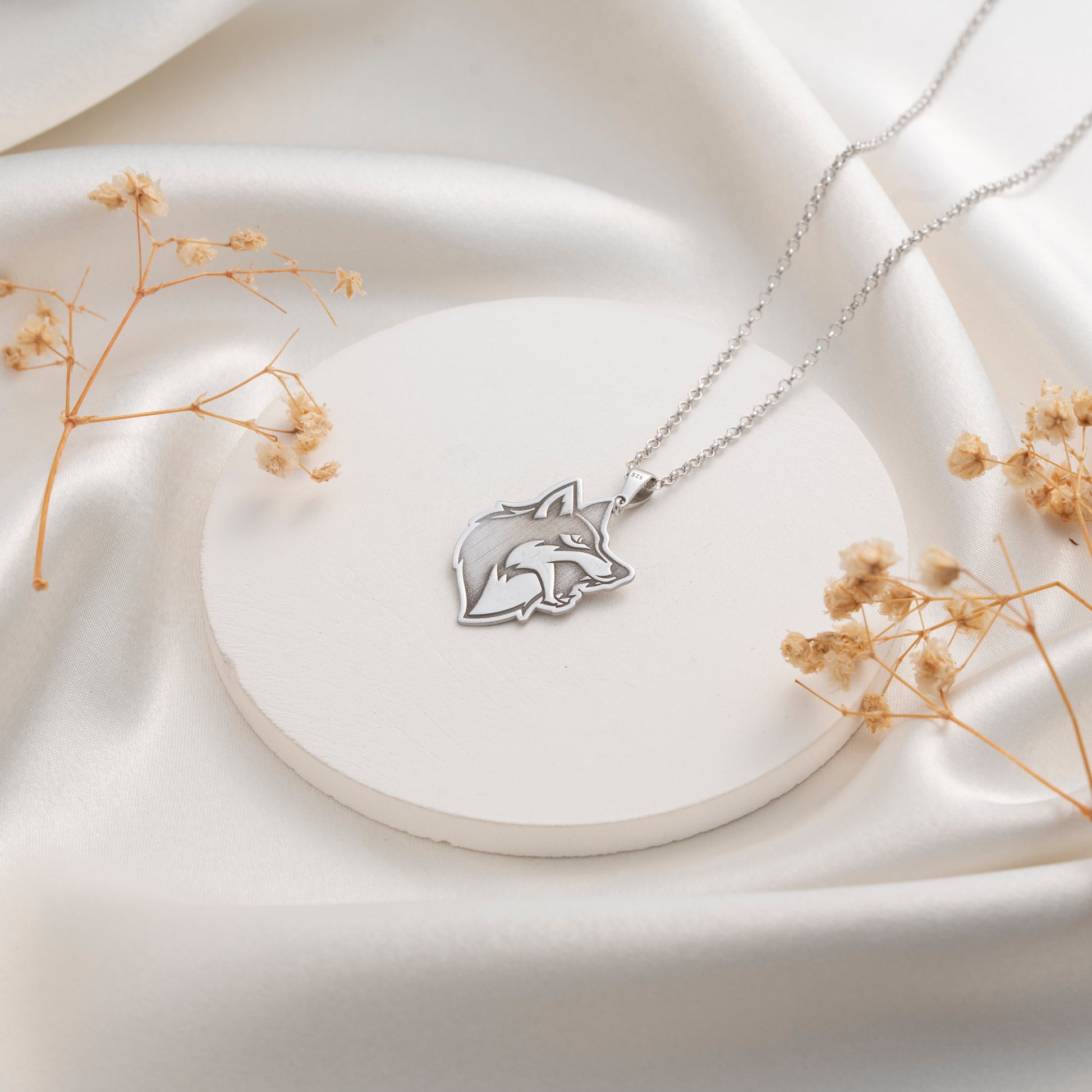 Detailed silver wolf head pendant necklace