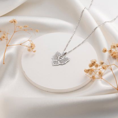Silver botanical leaf pendant necklace with intricate detailing