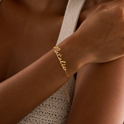 Gold name bracelet detail – view 6