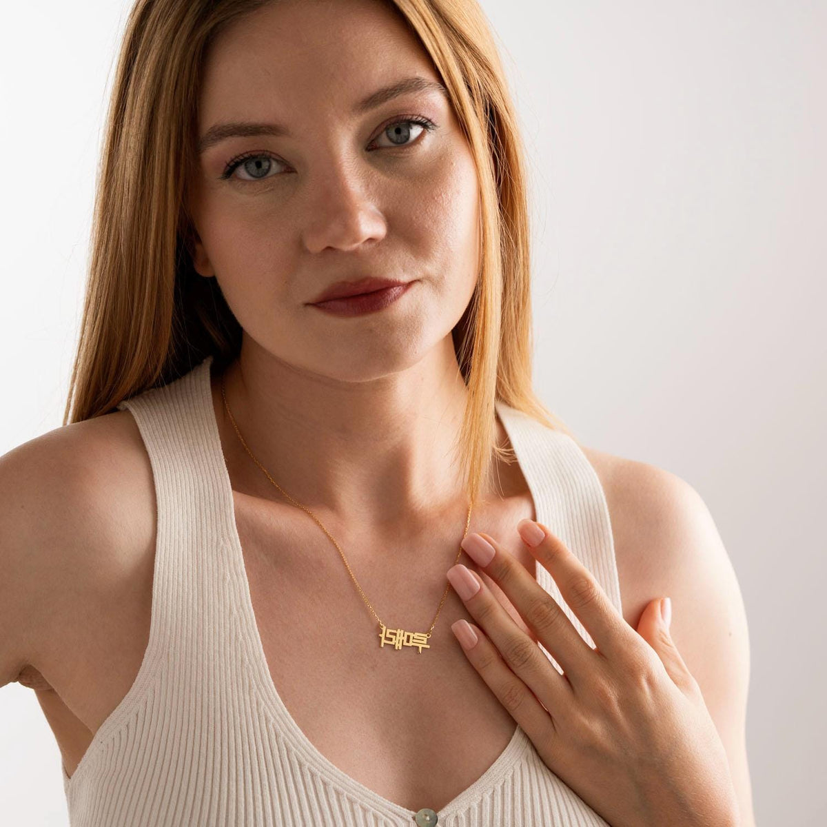 Hangul nameplate necklace worn on the neck