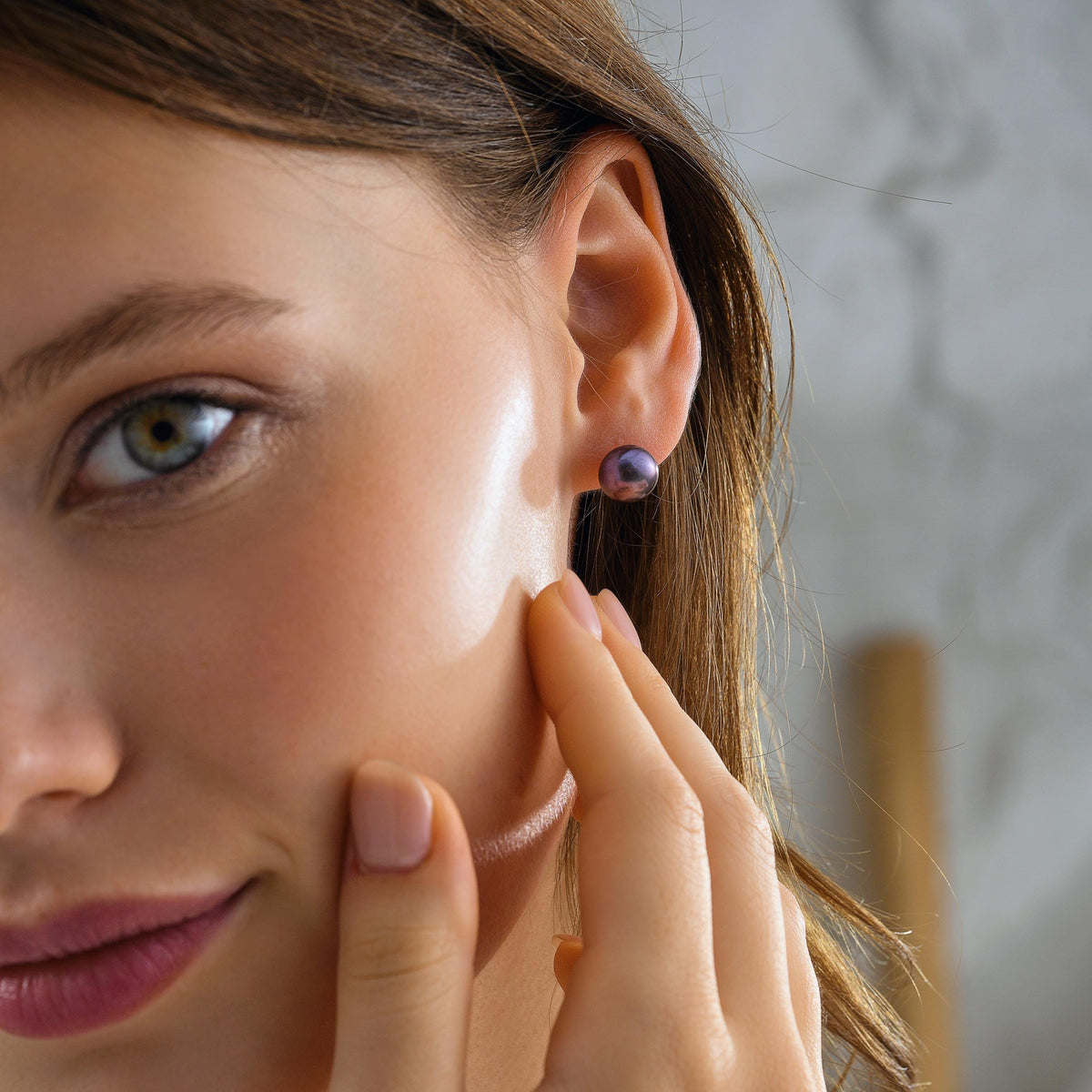 Black pearl earrings side view