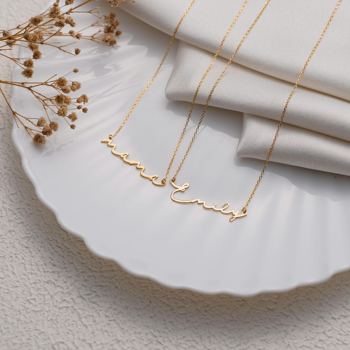 Script mama pendant detail