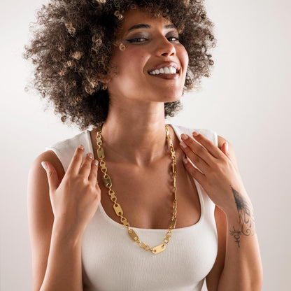 Bold geometric chain close view