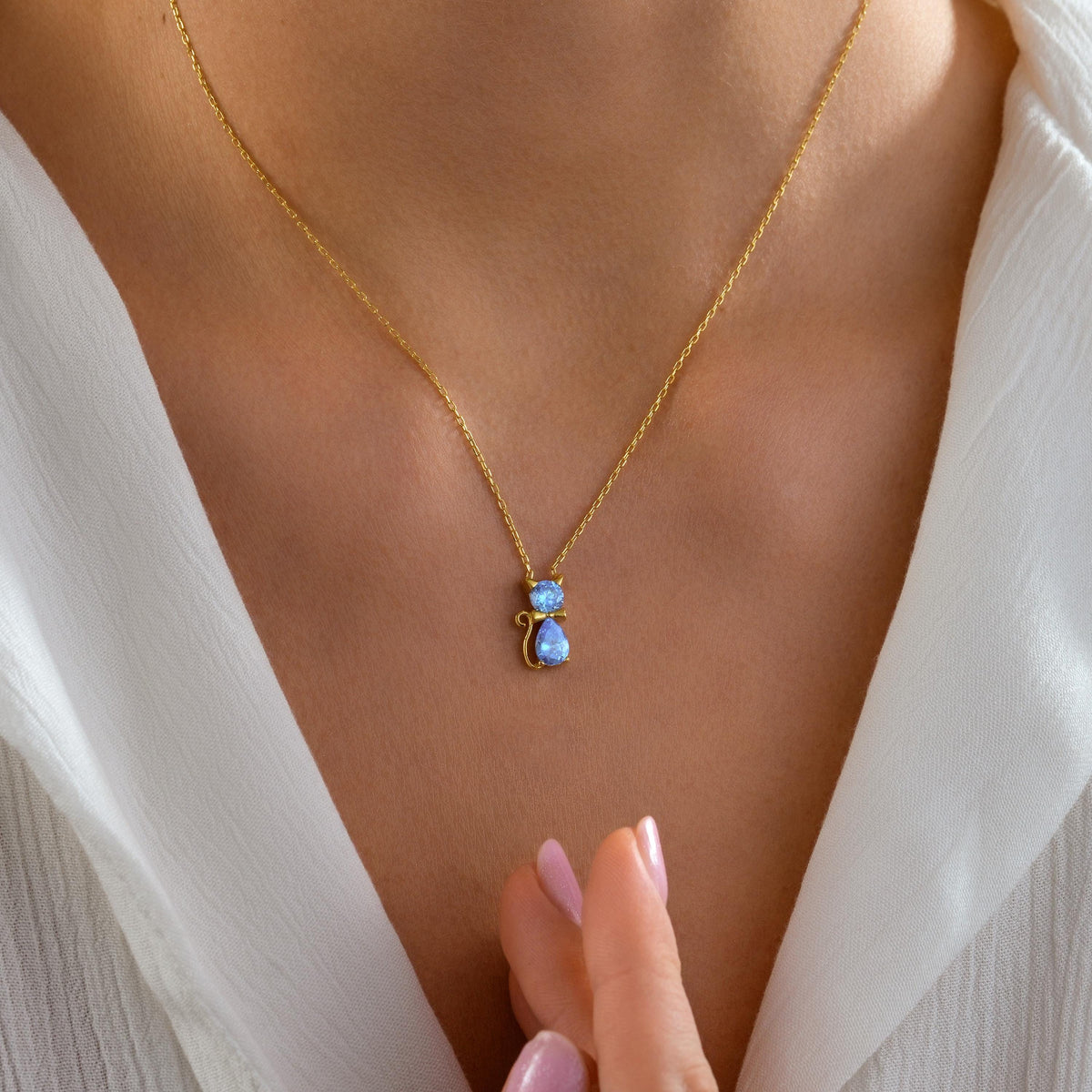 Dainty cat birthstone pendant detail