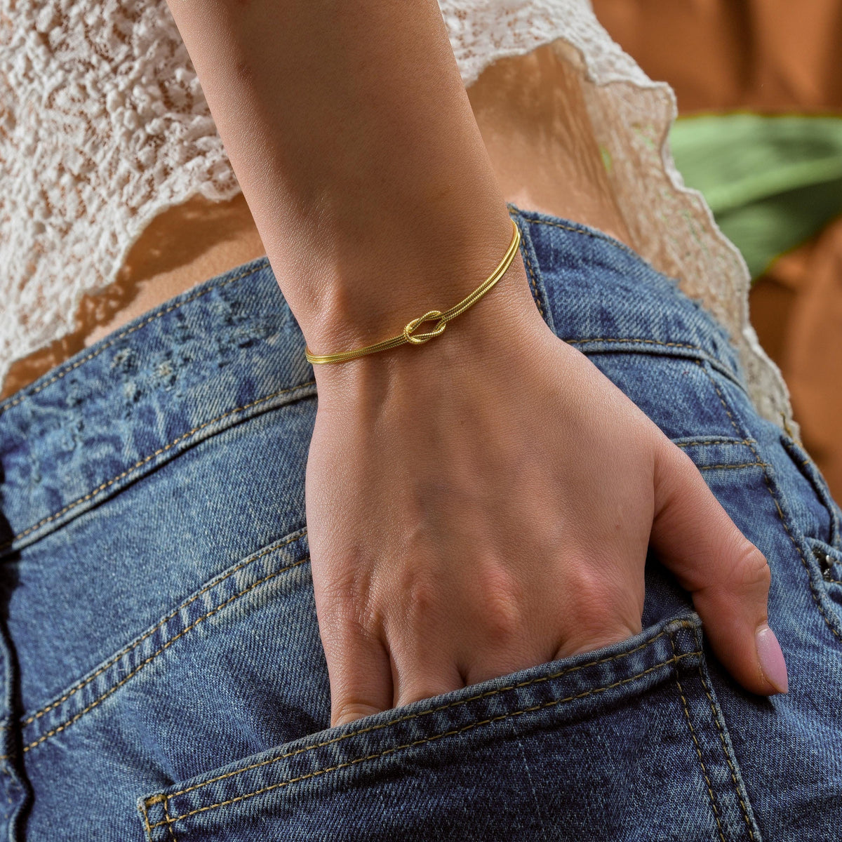 Open knot bangle close view