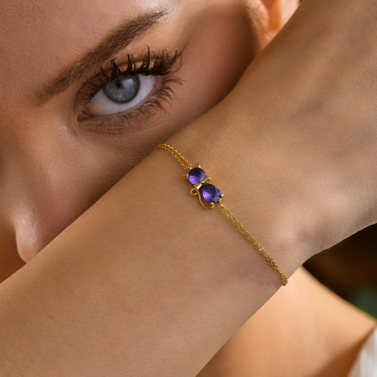 Cat bracelet with a blue birthstone close view