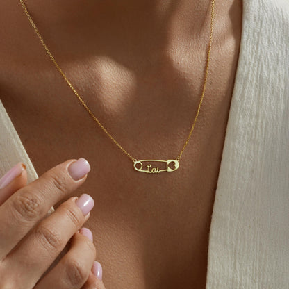 Safety pin necklace in gold with an engraved name