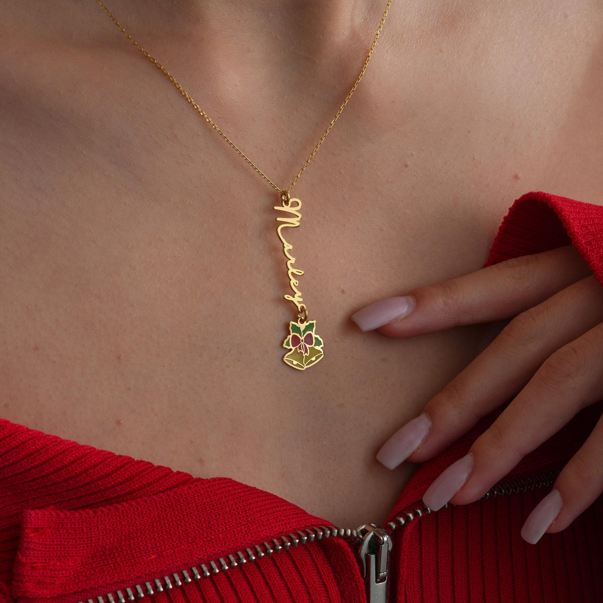 Custom name and present charm close view