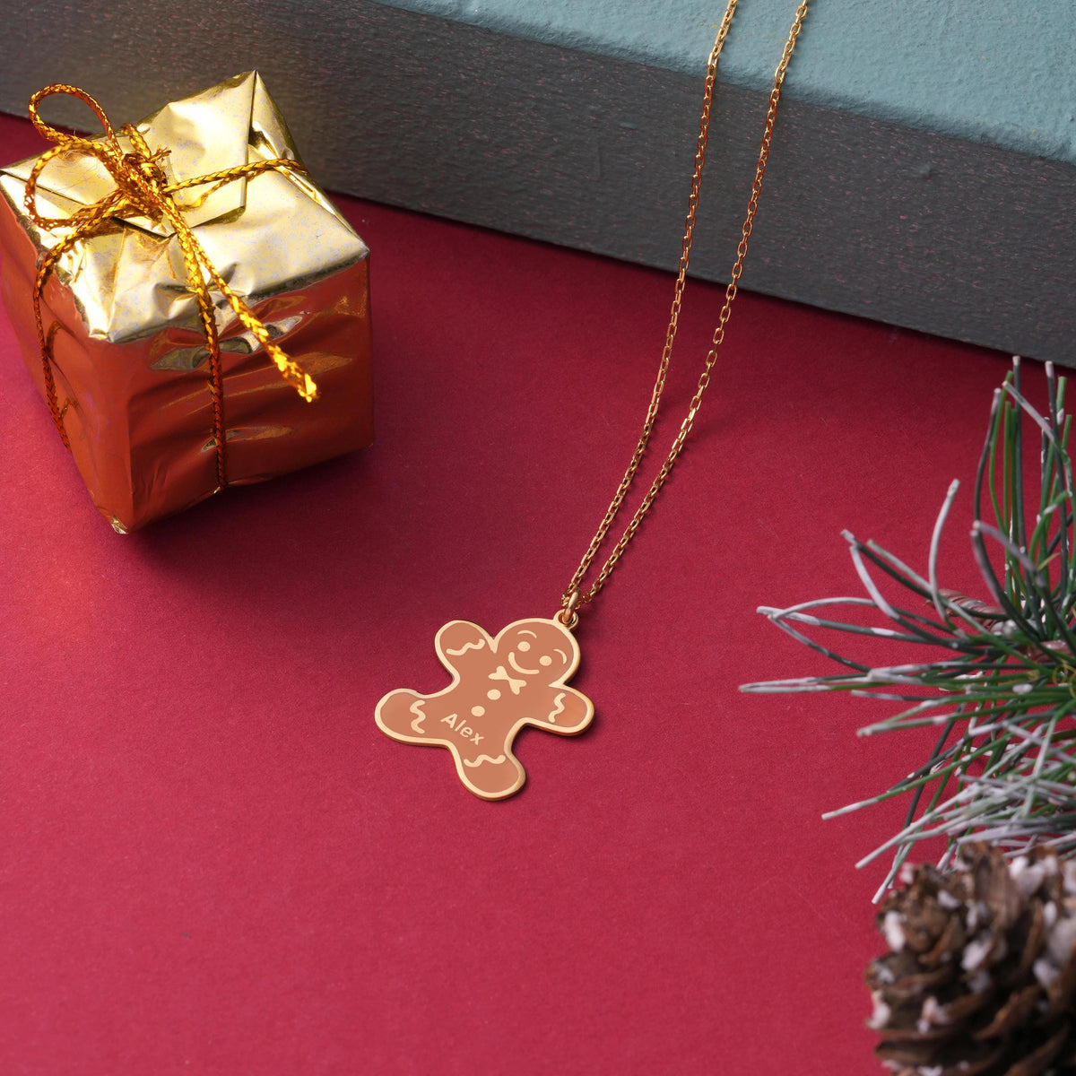 Personalized gingerbread necklace in 18K gold plated finish