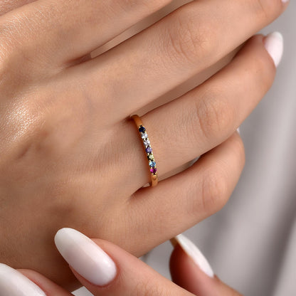 Fine band with a single coloured stone