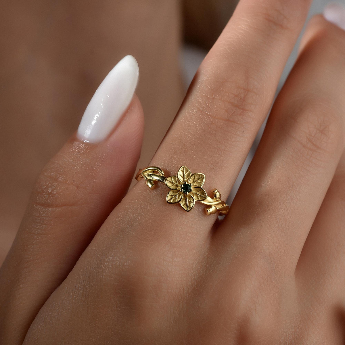 Birth flower ring in 18K gold plated finish