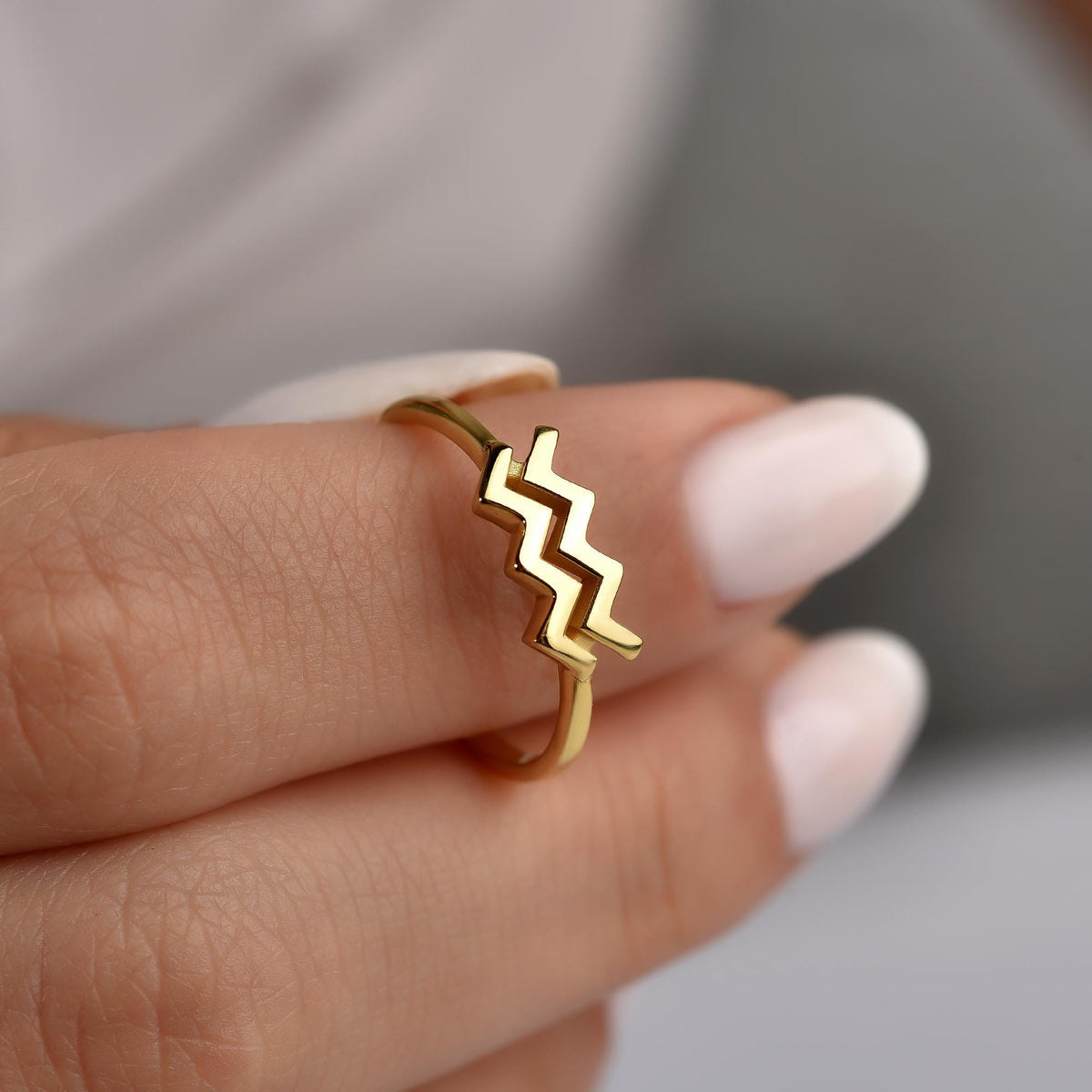 Horoscope ring shown from the side