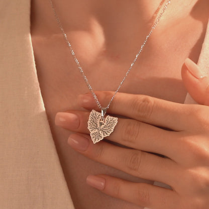 Botanical Leaf Pendant Necklace – Nature-Inspired Jewelry