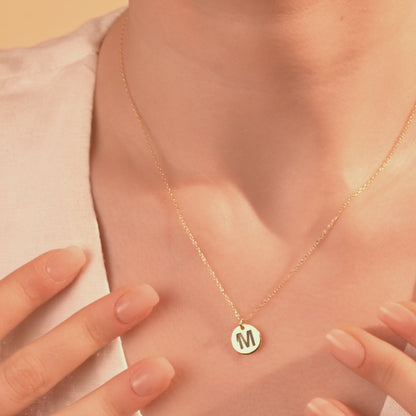 Gold round letter M pendant necklace